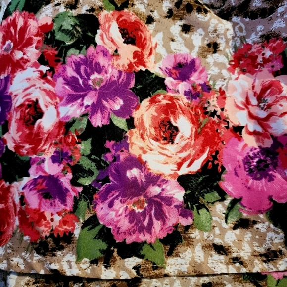 Live 4 Truth Animal Print & Floral Button Up Collared Shirt Women's Plus 3X EUC - Picture 4 of 9